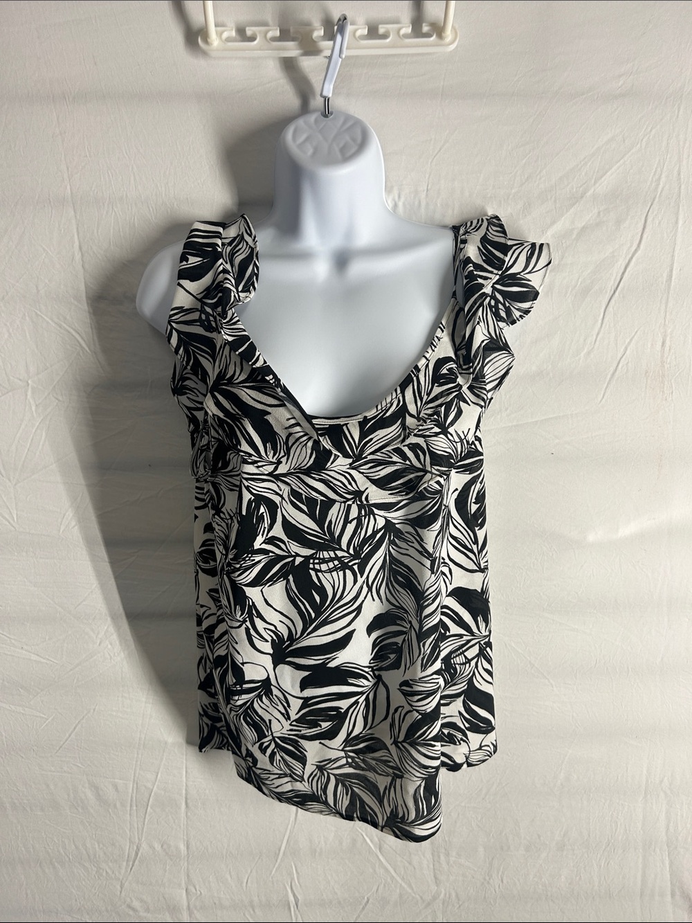 Mossimo Supply Co. Black & White Leaf-Print Ruffle Strap Camisole